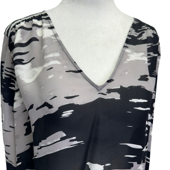 NWT Parker Black Grey 100% Silk V- Neck Pullover Blouse Top Size Large - Picture 2 of 11